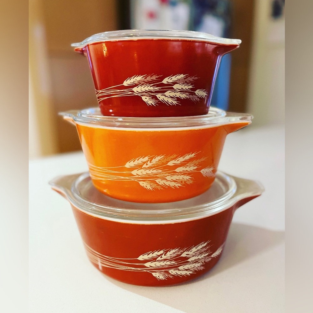 Pyrex 6 Piece Autumn Harvest Oven Dishes With Lids In Good Vintage Condition
